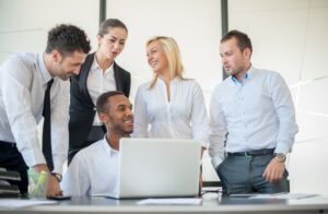 Jeune equipe commerciale